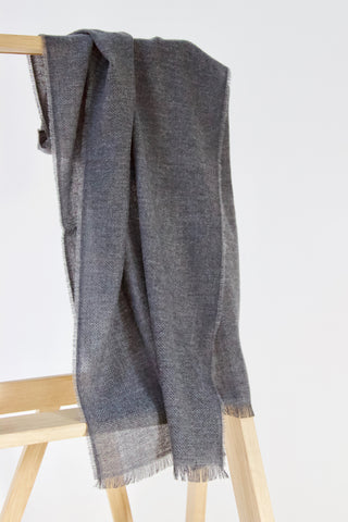 Gråt cashmere tørklæde